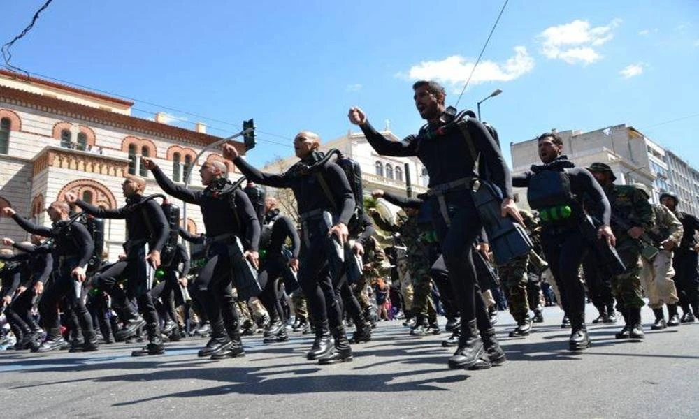 25η Μαρτίου: Ο ύμνος των ΟΥΚ λίγο πριν την παρέλαση (βίντεο)